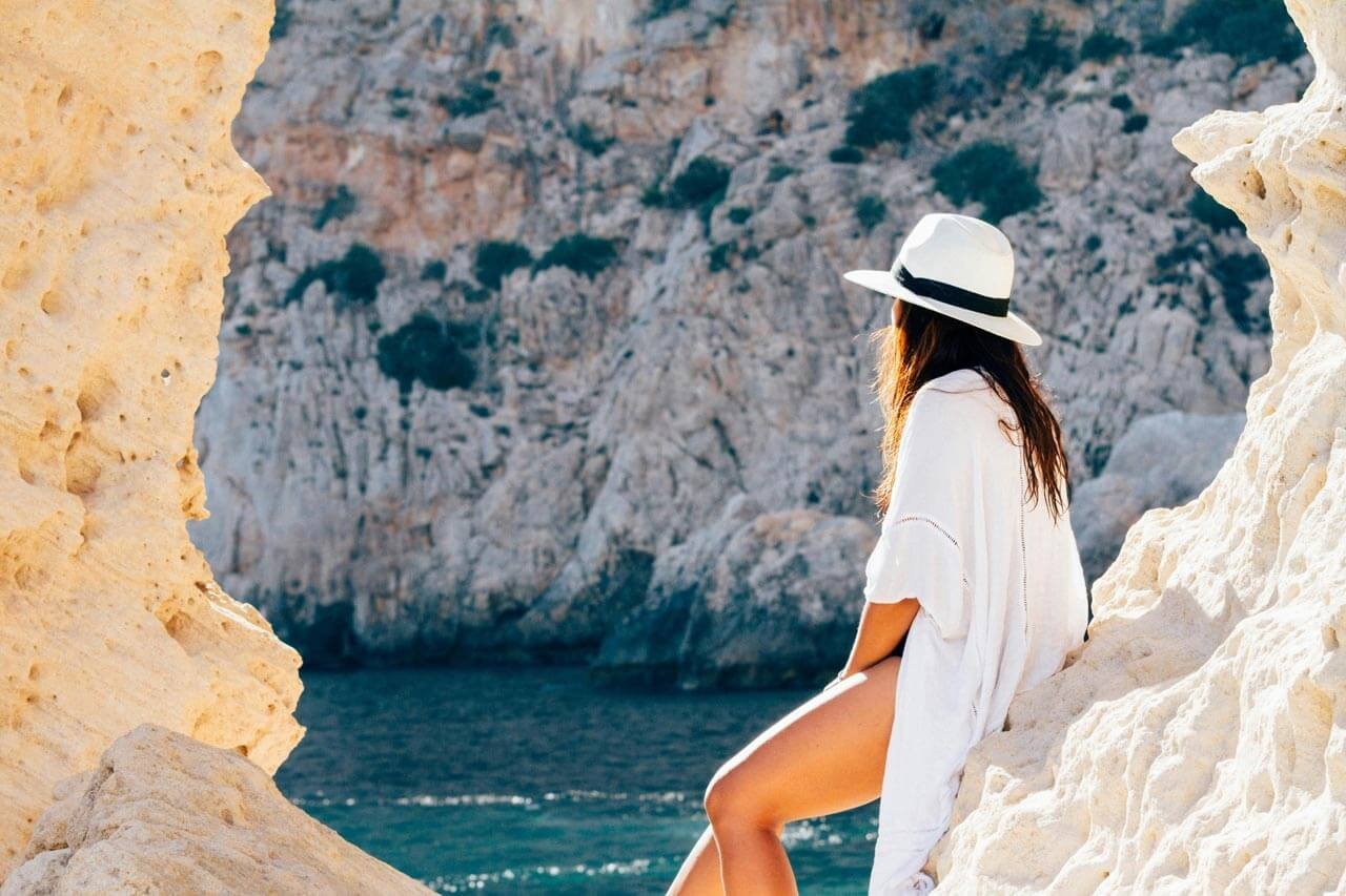 The Stylish Modern Accessory Trends for an Eye-Catching Summer Look